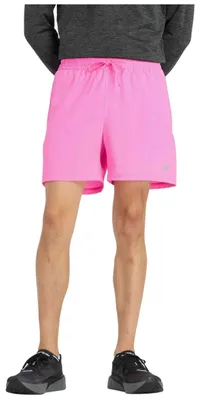 Obrázok produktu pre Tričko New Balance. Krátke nohavice New Balance Sport Essentials 5 palcov, ružové, uni