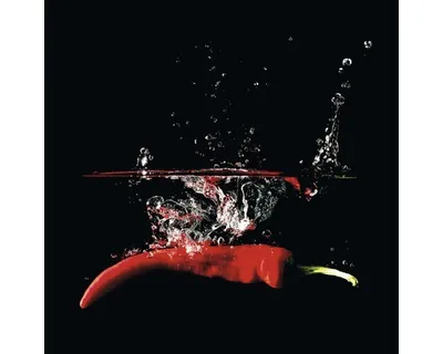 Produktbild von Glasbild Pepper On Black I 30x30 cm