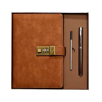 Obrázok produktu pre Vintage A5 NotebookPolyuretánkrytý denník s 3-miestnym zámkom Poznámkový blok Retro mäkká väzba s perom a darčekovou krabičkou Písanie kreslenie poznámok Denník 112 strán pre podnikateľov ženy a ženy Narodeniny Vianoce škola