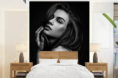 Produktbild von MuchoWow® Fototapete für Wohnzimmer oder Schlafzimmer Wandtapete Vinyl Motivtapete Frau - Porträt - Schwarz und weiß - 190x260 cm - Papiertapete