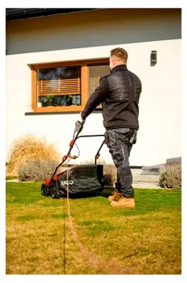 Produktbild von Elektrischer Vertikutierer und Rasenlüfter 2in1, 2000 W, 40 cm Arbeitsbreite, 55 l Fangkorb, 6-stufige Tiefenverstellung, geeignet für Rasenflächen bis 1500 m²