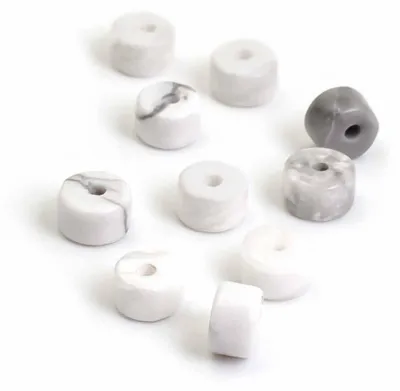 Produktbild von Vintageparts Heishi Perle Howlith weiß ca. 4 mm, 127 Stück