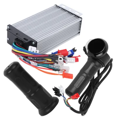 Produktbild von LCD-Display-Gasgriff mit 12-Kanal-Sinus-Regler (48 V, 60 V, 64 V) für E-Bikes und E-Scooter