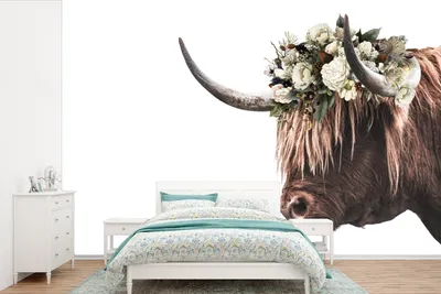 Produktbild von MuchoWow® Fototapete für Wohnzimmer oder Schlafzimmer Wandtapete Vinyl Motivtapete Schottischer Highlander - Kuh - Blumen - 420x280 cm - Zimmer für Kinder