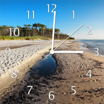 Produktbild von Wallario Design Wanduhr Einsamer Strand am Meer - Blauer Himmel aus Echtglas, Größe 30 x 30 cm