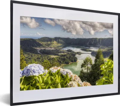 Produktbild von MuchoWow® MuchoWow® Gerahmtes Poster Ein Vulkankrater auf den Azoren 40x30 cm - Poster mit zchwarzem Bilderrahmen - Bilderrahmen - Poster im Rahmen