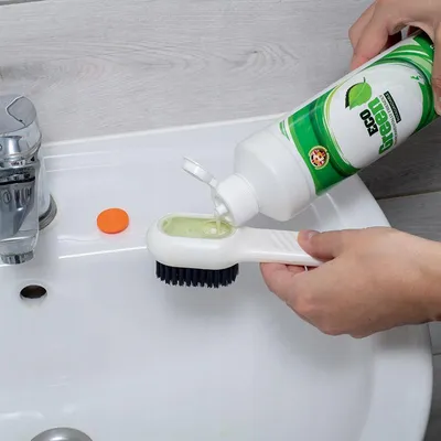 Produktbild von Ergonomische Bürste mit Spender für einfache Reinigung