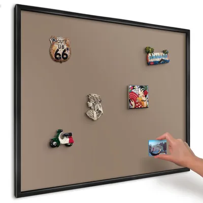 Produktbild von Magnettafel 80x60 cm mit schwarzem Rahmen - Magnetische Metalltafel, Magnetpinnwand zur Wandmontage für Wohnzimmer, Küche, Flur, Kinderzimmer und Büro - Neutralbraun