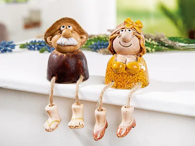 Produktbild von Gilde Kantensitzerfigur, "Hans & Hilde", Fraumotiv, Mannmotiv, Keramik, braun, orange, L. 6 cm, B. 5.5 cm, H. 9 cm 32736 4063387327364 2 Stück (2-fach sortiert)