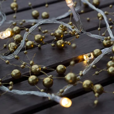 Produktbild von Batteriebetriebene LED-Lichterkette, goldene Perlen, warmweißes Licht, 10 Dioden, 1,3 m