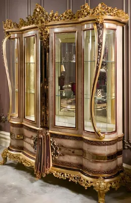 Immagine prodotto di Vetrina in legno e vetro beige dallo stile elegante