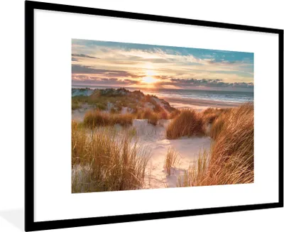 Produktbild von MuchoWow® Gerahmtes Poster Düne - Pflanzen - Sonnenuntergang - Strand - Meer 90x60 cm - Poster mit Schwarzem Bilderrahmen Wandposter Rahmen Foto Bilder - Wanddekoration - Fotos