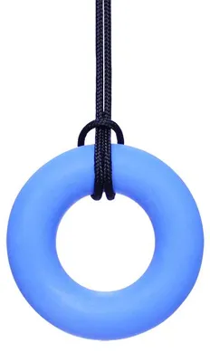 Imagen del producto de ARK, mordedor terapéutico en forma de anillo azul, modelo XXT. Juguete sensorial, mordedor de silicona con un colgante grande, ideal para quienes disfrutan masticando con los dientes frontales.