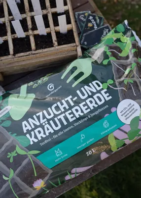 Obrázek produktu pro Wundergarten Pěstební a bylinková zemina 20 l – 100% organická biozemina pro semena bylinek a mladé rostliny – s nižším obsahem rašeliny a rostlinným uhlím – kyprá zemina pro zdravé kořeny