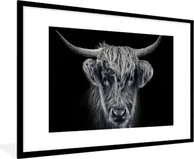 Produktbild von MuchoWow® Gerahmtes Poster Schottischer Highlander - Schwarz - Kuh - Tiere 90x60 cm - Poster mit Schwarzem Bilderrahmen Wandposter Rahmen Foto Bilder - Wanddekoration - Fotos