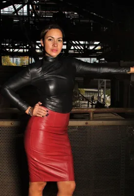 Immagine prodotto di Gonna in pelle a vita alta super morbida in vera pelle di agnello nappa rosso scuro