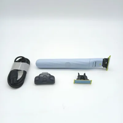 Produktbild von Philips OneBlade 1st Shave QP1324/30 1st Shave, Folienschaber, Blau, Contour-following technology, 2 x Anti-Friction Blade, Dual protection system, Tasten, QP215, QP225; Replace every 4 months*, 0,33 Jahr(e)