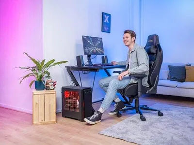 Produktbild von Famanu Gamingstuhl Ergonomisch - Vegan Kunstleder, Schwarz