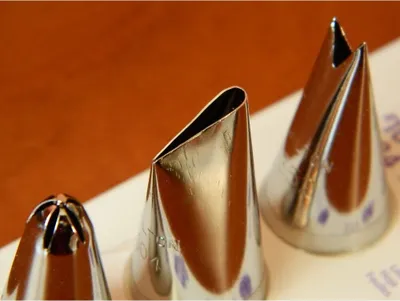 Produktbild von Wilton Decorating Tip Set #104, #352, #224