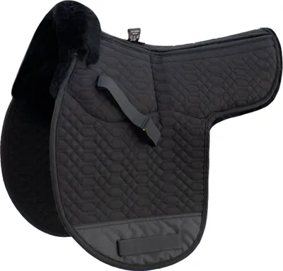 Produktbild von Engel Reitsport Satteldecke SADEK1AP Lammfell & Baumwollsteppstoff, Fell in Sattellage, Fellkranz vorne, Korrektur Aufpolstertaschen außen Schwarz/Schwarz VSS (Vielseitigkeit/Springen)