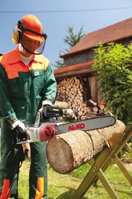 Produktbild von AL-KO Elektro-Kettensäge EKS 2000/35 (35 cm Schwertlänge, 2000 W Motorleistung, automatische Kettenschmierung, geringes Gewicht 4,8 kg für geringe Kraftanstrengung)
