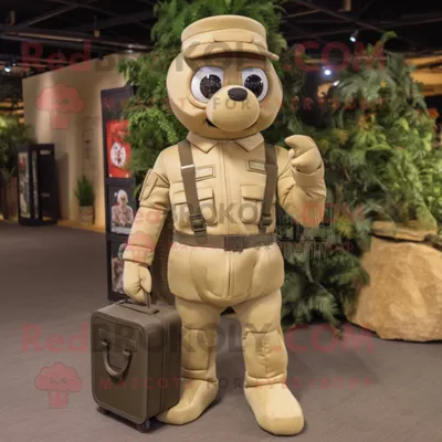 Immagine prodotto di Personaggio in costume della mascotte REDBROKOLY Commando beige vestito con una tuta e valigette