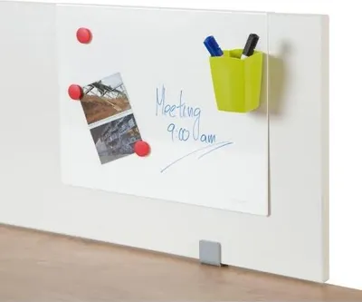 Produktbild von Tischtrennwand Magnettafel 50x40cm lackiert weiß.