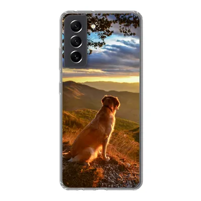 Produktbild von MuchoWow® Handyhülle Schutzhülle Hülle für Samsung Galaxy S21 FE Ein Golden Retriever beobachtet den Sonnenuntergang Silikon Softcase Handy Hülle - Mobiltelefonhülle