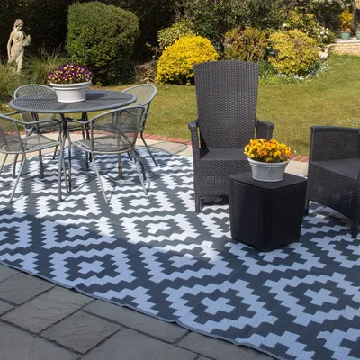 Produktbild von Omgoods – Geometrisches Teppich für Innen- und Außenbereich (1,8 m x 1,2 m)