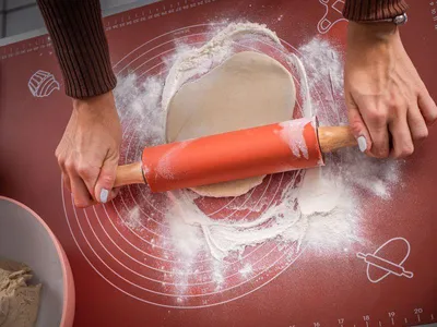 Immagine prodotto di Mattarello MagicHome, in silicone, con manici in legno, 37,5 cm