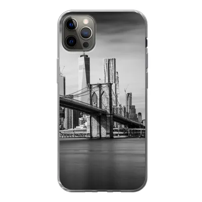 Produktbild von MuchoWow® Handyhülle Schutzhülle Hülle für iPhone 13 Pro Max Architektur - New York - Brooklyn Bridge - Wasser - Schwarz und weiß Silikon Softcase Handy Hülle - Mobiltelefon