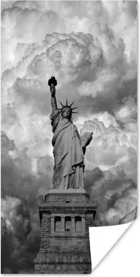 Produktbild von MuchoWow® Poster Freiheitsstatue in New York an einem bewölkten Tag in schwarz-weiß 20x40 cm - Plakat - Foto