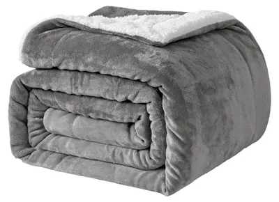 Produktbild von Flauschige Kuscheldecke 130x150 cm aus weichem Fleece für Couch und Wohnzimmer in Grau