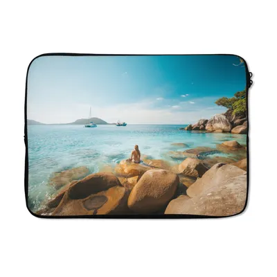 Produktbild von MuchoWow® Laptop Hülle 14 ZollFrau - Steine - Strand Laptoptasche - Laptoptasche - Stoßsicher - Schutzhaube
