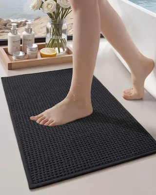 Produktbild von Chenille-Badezimmerteppich – rutschfest, saugfähig, waschbar – schwarz, 44 x 75 cm