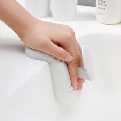 Obrázok produktu pre Ergonomická kefa s penovou hlavicou a odnímateľnou hlavicou, vhodná na rôzne povrchy v domácnosti.
