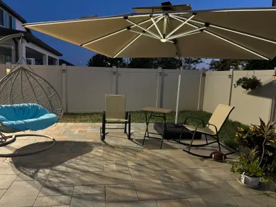 Produktbild von PURPLE LEAF Sonnenschirm mit LED Solar Beleuchtung Ampelschirm 300 x 400 cm Rechteckig Groß 360°Rota Außenbereich Alu, Balkonschirm XXL UV50+, Beige