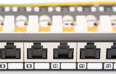 Imagen del producto de Panel de conexión DIGITUS de 19", categoría 6, A, 24 puertos, color negro