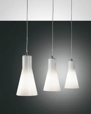 Produktbild von Diana Pendelleuchte aus verchromtem Metall und mundgeblasenem Glas, elegantes Design, 3-flammig mit E27-Fassung, ideal für Innenräume, 2753-47-138