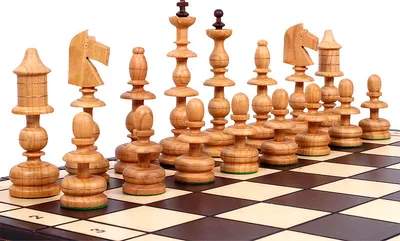 Produktbild von GROSSES ALTES POLNISCHES SCHACHSPIEL (58x58cm) aus geschnitztem Holz