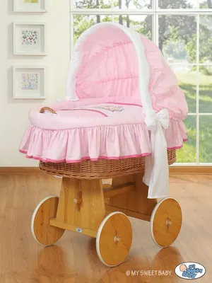 Produktbild von MY SWEET BABY Korb aus Naturfaser mit rosa Bezug und großer Holzrahmen für Säuglinge