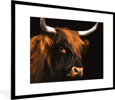 Produktbild von MuchoWow® Gerahmtes Poster Schottischer Highlander - Fell - Schwarz 80x60 cm - Poster mit Schwarzem Bilderrahmen Wandposter Rahmen Foto Bilder - Schlafzimmer-Dekorationen - Fotoposter