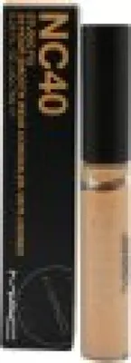 Productafbeelding van Lichte, vloeibare concealer Studio Fix (24-Hour Smooth Wear Concealer), 7 ml, kleur NC40