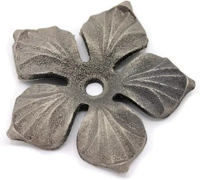 Immagine prodotto di Rosa ornamentale in ferro battuto, realizzata a mano, elemento decorativo, ideale per siepi da giardino e balcone