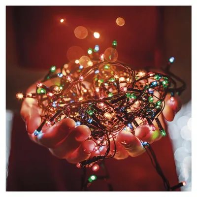 Immagine prodotto di Catena natalizia EMOS LED, colorata, per interni ed esterni, lunghezza 4 m, IP44, multicolore con 40 LED + cavo da 5 m e adattatore, 8 modalità e timer 6h, D4AM21