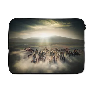 Produktbild von MuchoWow® Laptop Hülle 14 ZollPferde - Natur - Nebel - Wildtiere Laptoptasche - Laptoptasche - Stoßsicher - Schutzhaube