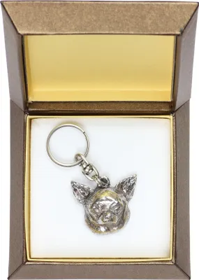 Produktbild von Chihuahua Kurzhaar - Versilberter Anhänger mit einem Hund in einer dekorativen Box, Handtaschenschmuck, Rucksackanhänger der Marke Art-Dog