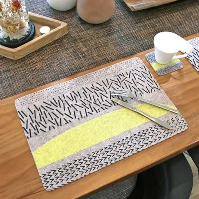 Produktbild von Platzset Filz,Placemat,4er Tischset,4er Filzuntersetzer,Tischsets Abwaschbar Platzsets aus Filz,Hitzebeständig rutschfest Platzdeckchen Tischunterlage