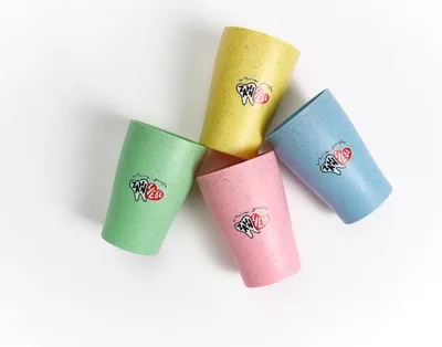 Produktbild von Dr. Bauer's Zahnputzbecher Set mit 4 verschieden Farben