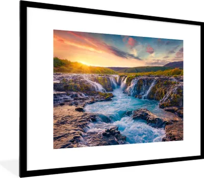 Produktbild von MuchoWow® Gerahmtes Poster Wasserfall - Pflanzen - Moos - Landschaft - Sonnenuntergang - Fels 80x60 cm - Poster mit Schwarzem Bilderrahmen Wandposter Rahmen Foto Bilder - Schlafzimmer-Dekorationen - Fotoposter
